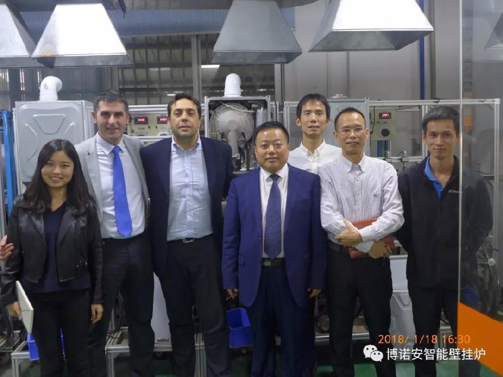 意大利VALMEX公司客人与我司董事长、总司理合影