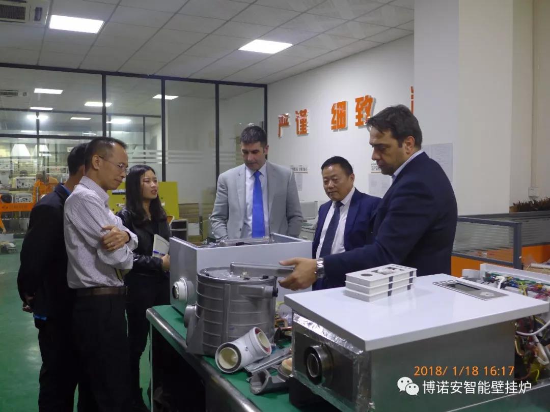 双方配合探讨产品功效手艺问题